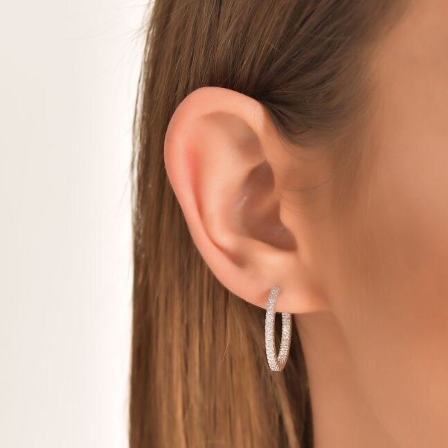 עגילי חישוק יהלומים ED1060 על האוזן יהלומי פירוב